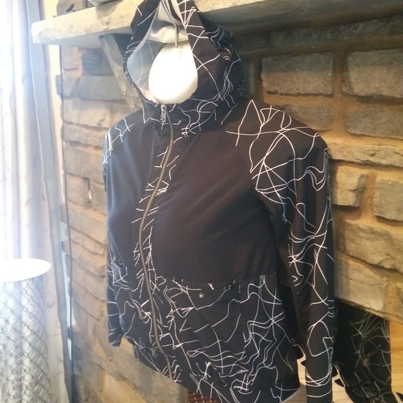 ⭐ Fabletics Unique hooded jacket - Picture 7 of 8